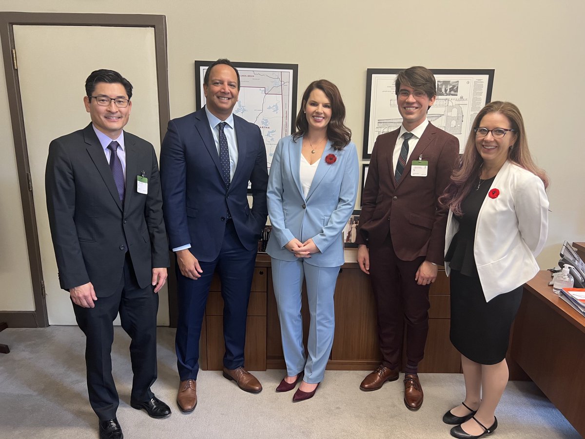 karunsinghneuro's tweet photo. Thank you @mferreriptbokaw for your time and discussing support for more funding for Canadian research and trainees. And for brain research!! #neuroscience #CANFUNDSCIENCE #canhillday https://t.co/evGx3HxbeW