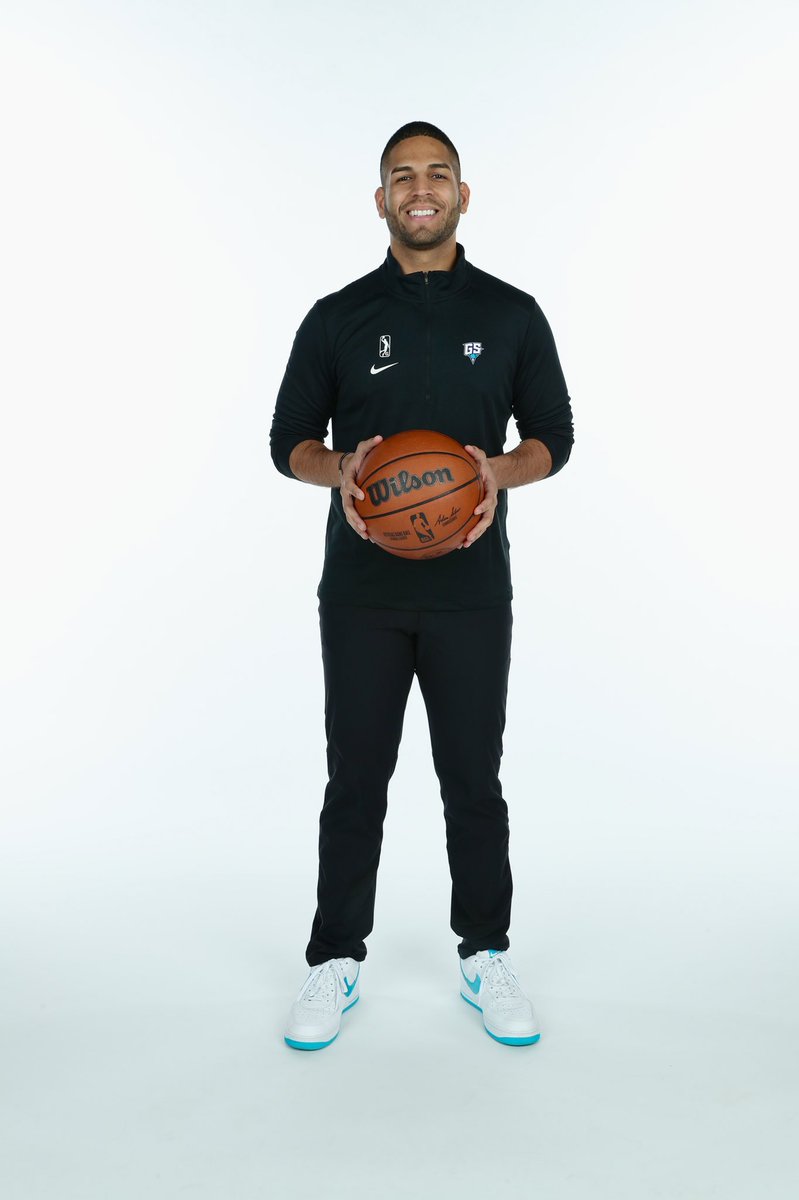royjcasanova's tweet photo. Year 2 🏀🐝💜 https://t.co/rbw3iwehGl