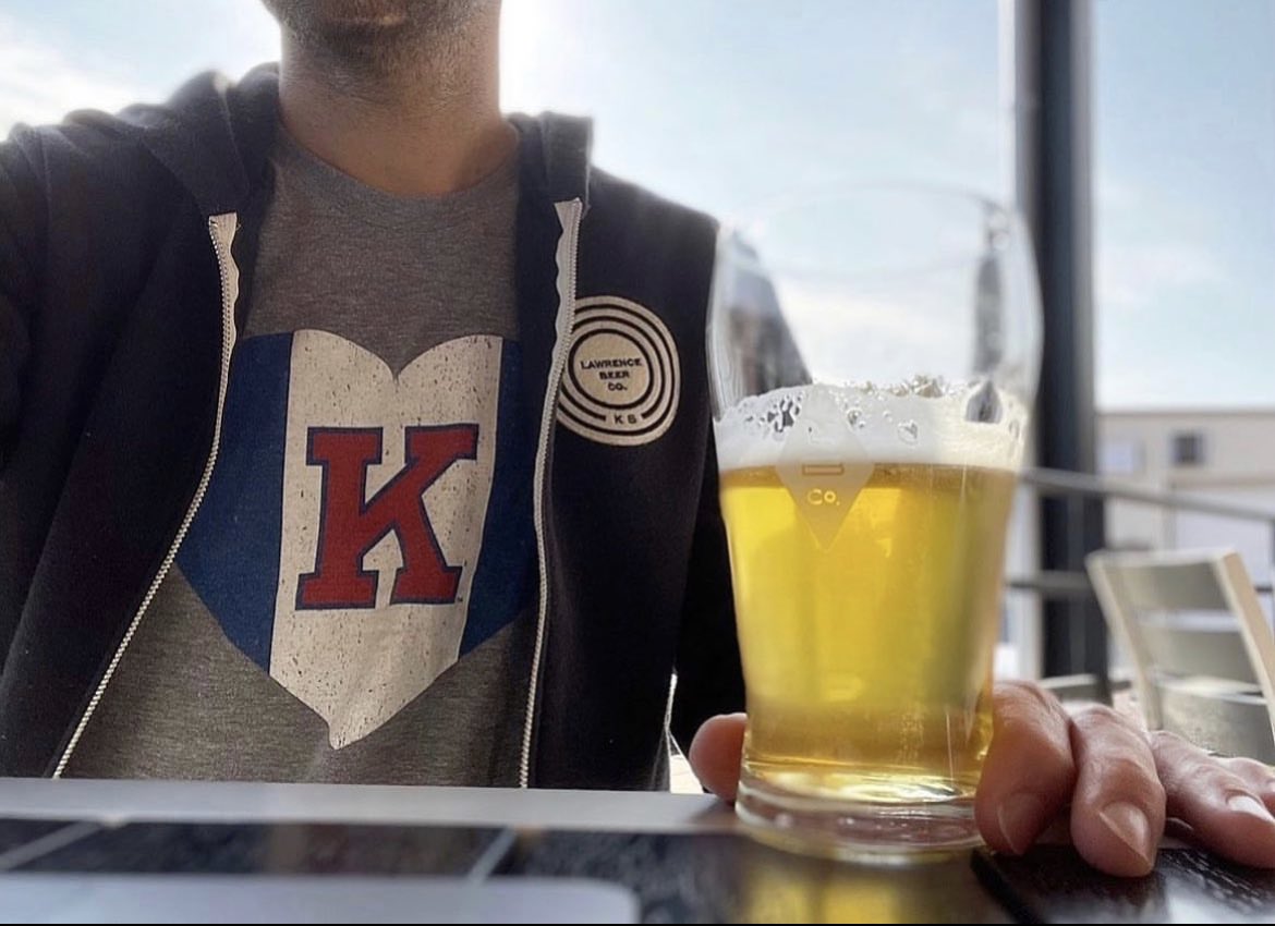 The defending National Champions are playing basketball tonight. 🍻 <a href="/KUHoops/">Kansas Men’s Basketball</a> #rockchalk