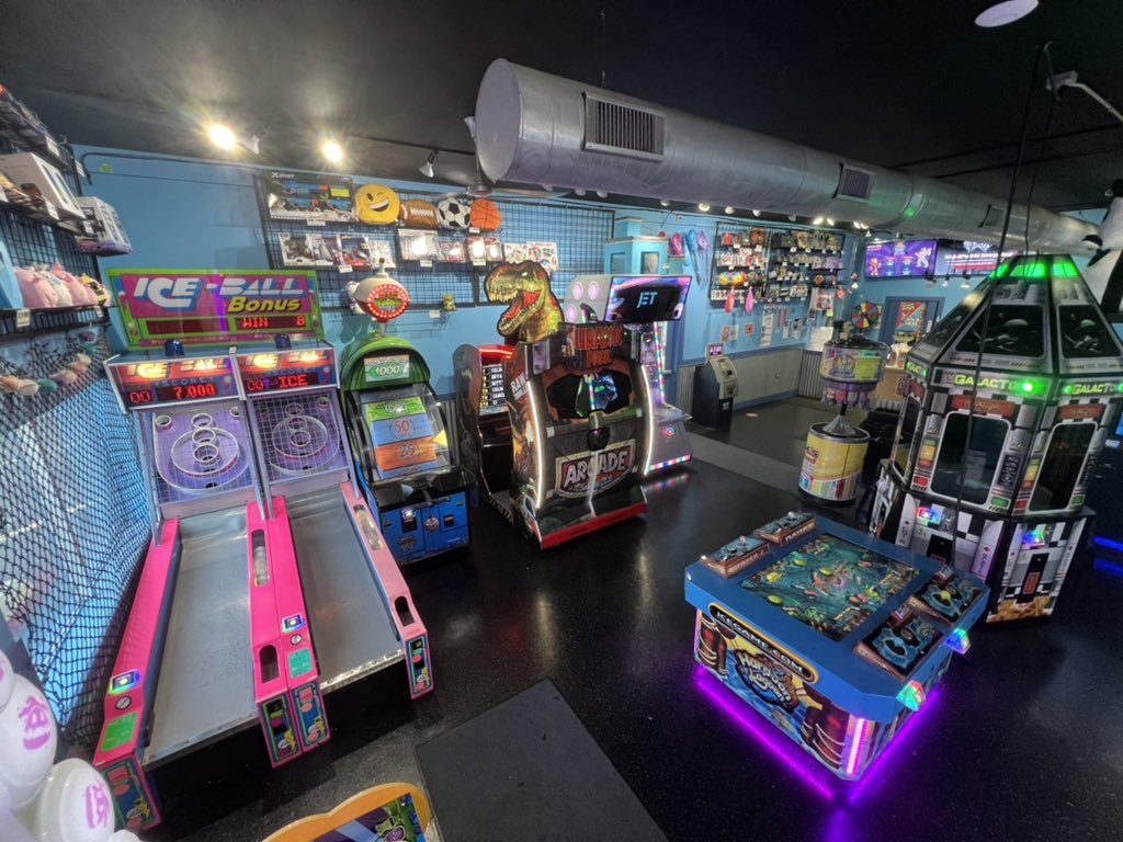 Zigesfunland's tweet photo. Today is Thursday which means it’s a Half-Off Arcade Play day! Make the most out of those arcade credits you’ve been saving. Double the game play equals double the fun! #ZigesFUN #ZigesARCADE https://t.co/mgk6ayYfMH