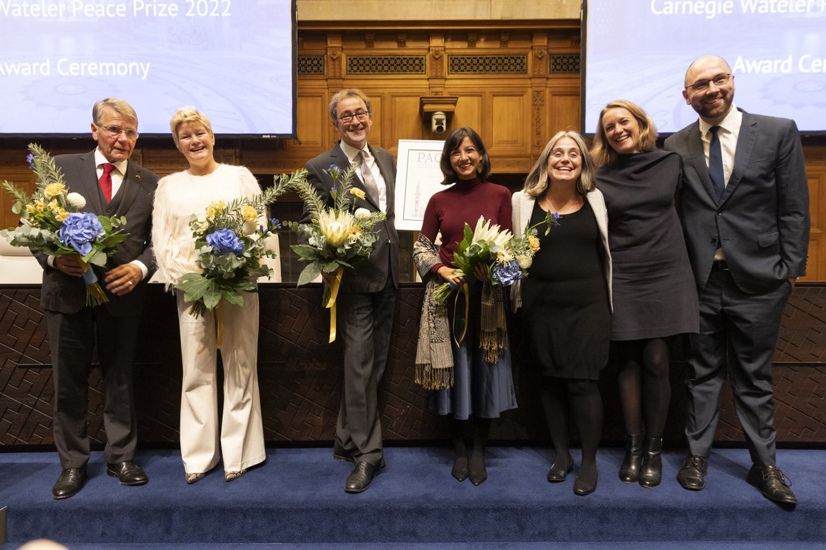 PeacePalace's tweet image. "The Centre for Humanitarian Dialogue (HD)" received the 2022 Carnegie Wateler Peace Prize today at the #PeacePalace in #TheHague.
This #prize was awarded to HD for ending armed conflict and for its patient, creative and discreet approach: vredespaleis.nl/peace-prize-aw… #peace #prize