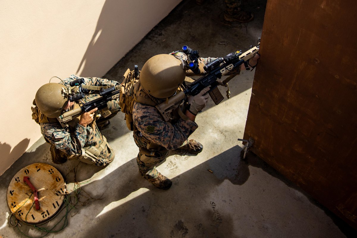 USMC's tweet photo. #Marines with @2dMarDiv conduct a movement during military operations in urban terrain training as part of Exercise Tres Kolos in Savaneta, Aruba, Oct. 24. 

This exercise promotes partnerships, shares knowledge, and enhances interoperability between the forces. https://t.co/bpFxVnoXhQ