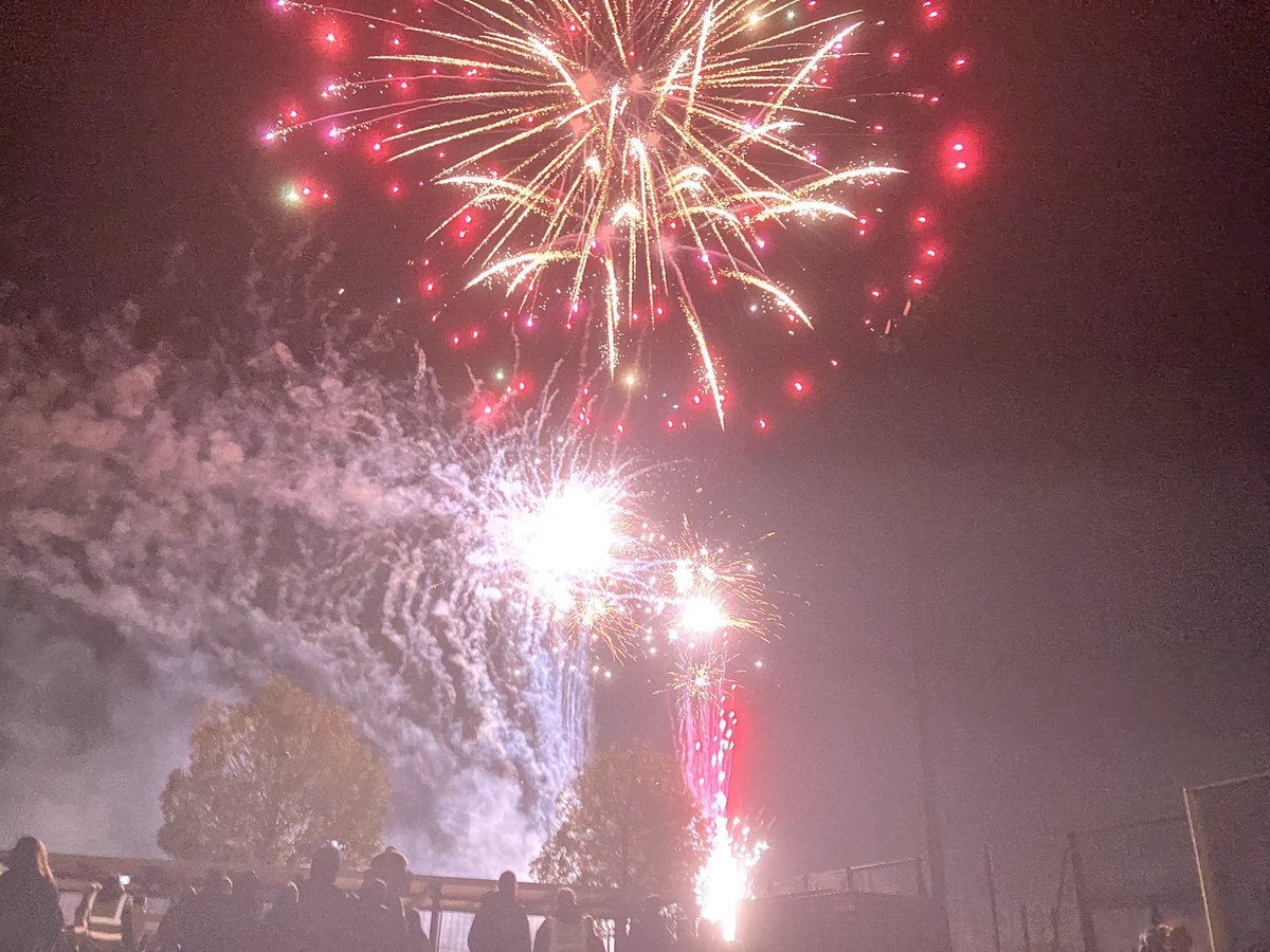 Fabulous fireworks at NLA! Thank you, to the staff and pupils <a href="/NorthLivAcademy/">North Liverpool Academy</a> for organising and hosting a wonderful event for the community. <a href="/emily_vernon/">Emily Vernon 🇺🇦</a>