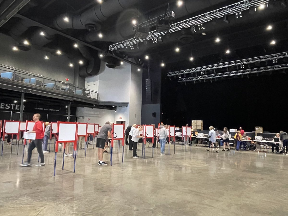 There are currently no lines at the Paristown vote location! It’s the perfect time to go cast your early vote! Tag us in your #ivoted  pictures!