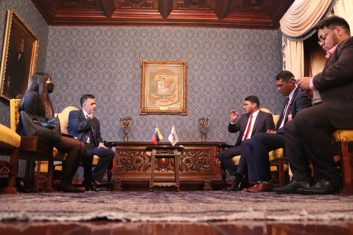 SachaLlorenti's tweet photo. Agradecemos al viceministro para América Latina y el Caribe @RanderPena por su recibimiento en Casa Amarilla. 
Tuvimos la oportunidad  de revisar la agenda de los próximos meses y  temas de gran importancia para el @ALBATCP. 
#AlianzaParaLaVida. https://t.co/QuRcsnpzhF