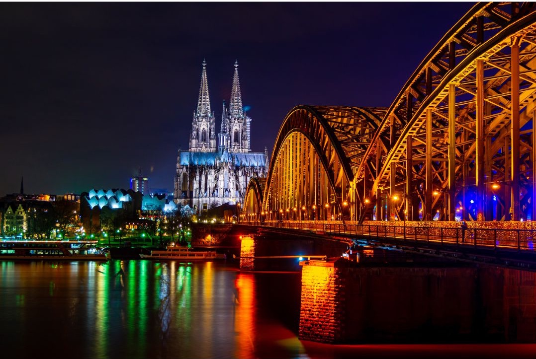 familytravel4um's tweet photo. Are you wanting to plan that magical Christmas vacation but don't have a solid idea yet? @CroisiEurope has multiple different cruises over beautiful rivers all around the world. Take a majestic trip over the Rhine or explore the Mekong Delta.

https://t.co/L1NXzina5t 

#falltrips https://t.co/A8FZUCFQDi