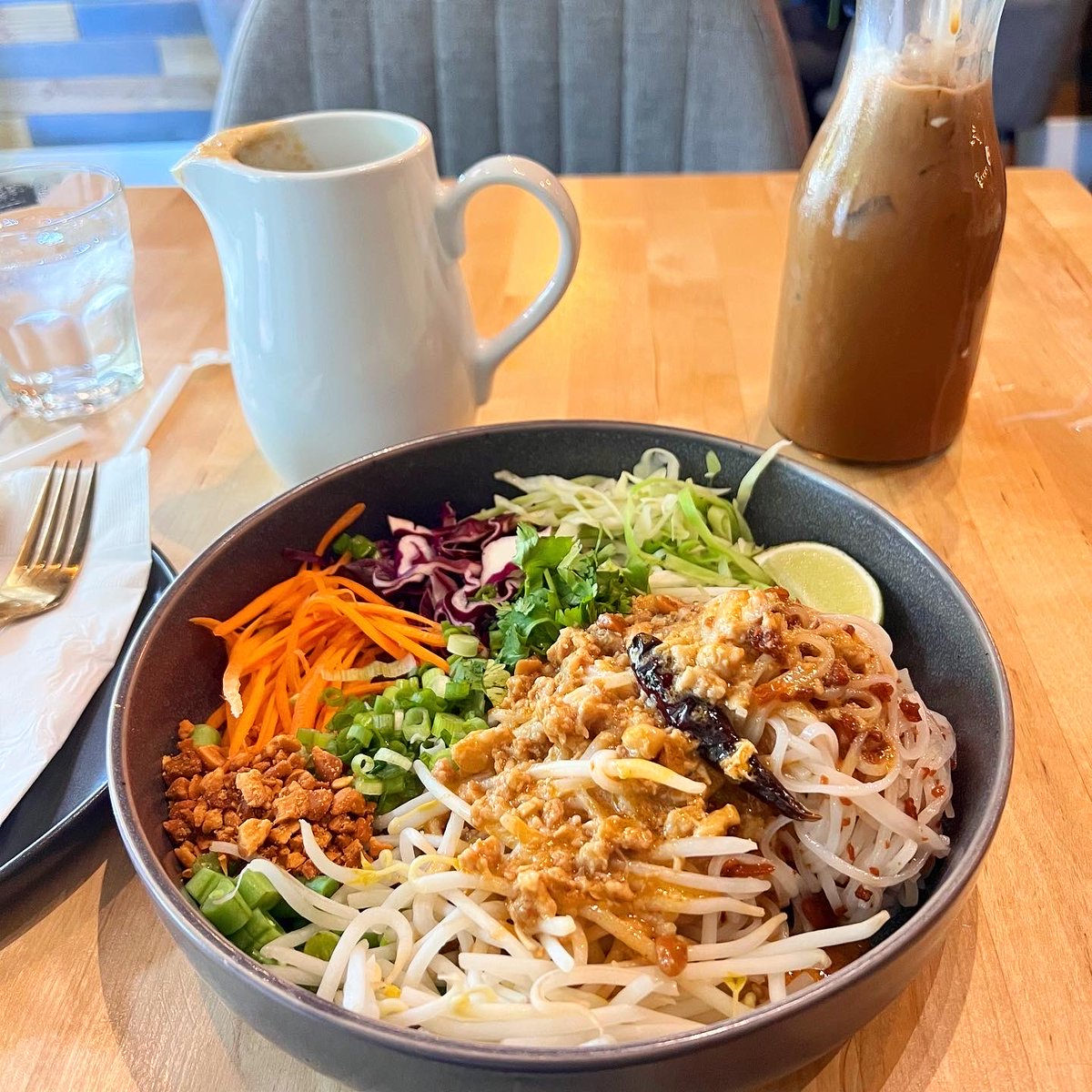 Patrickist's tweet photo. Day 2 #SactownEating Hiso (524 12th St) Laotian/Thai in Alkali Flat. Lot of turnover on this space but Hiso knocks it out of the park! Interior design stunning. Mee Kati (curry noodle soup w ground beef) Delicious. Building is for sale too! HMU to own this beautiful historic prop https://t.co/tEXIWvz2U2