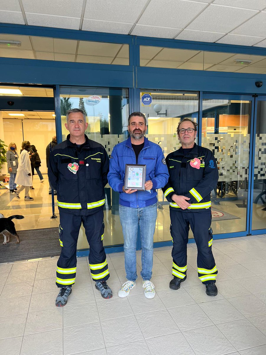 Asc_SONRISAS's tweet photo. Gracias una vez más por hacerlo posible...
@GrupoBallesol #Madrid @policiademadrid @policia @picoperrero @guardiacivil @RAGCEasociados @BomberosMad @AdoptaK @StarWarsSpain #CorazonesConBata @bomberosunidos #GunFighterMadrid https://t.co/Dg3XUG1rSC