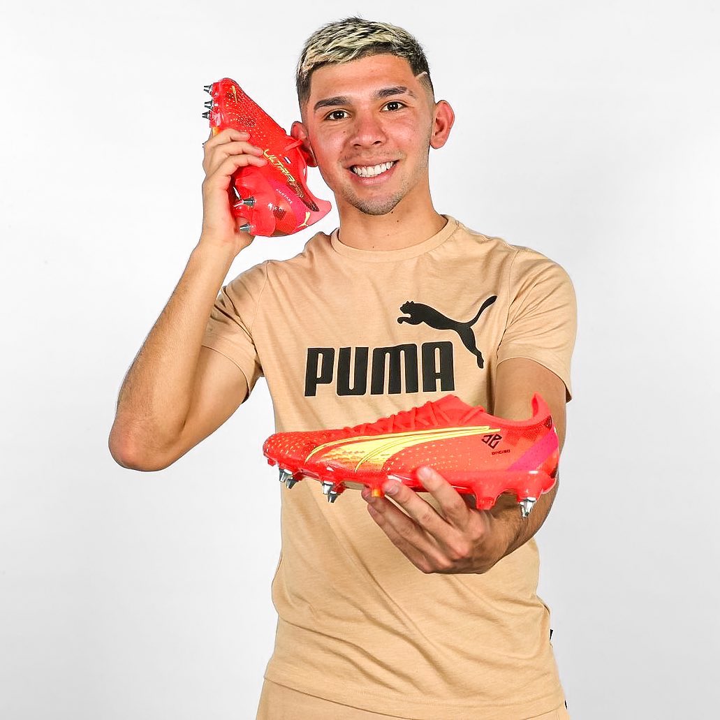 julioEnciso33's tweet photo. Show your Fearlees photo on this audio. #Fearlees 🥶🥶
@pumafootball https://t.co/ZAsfPnICsG
