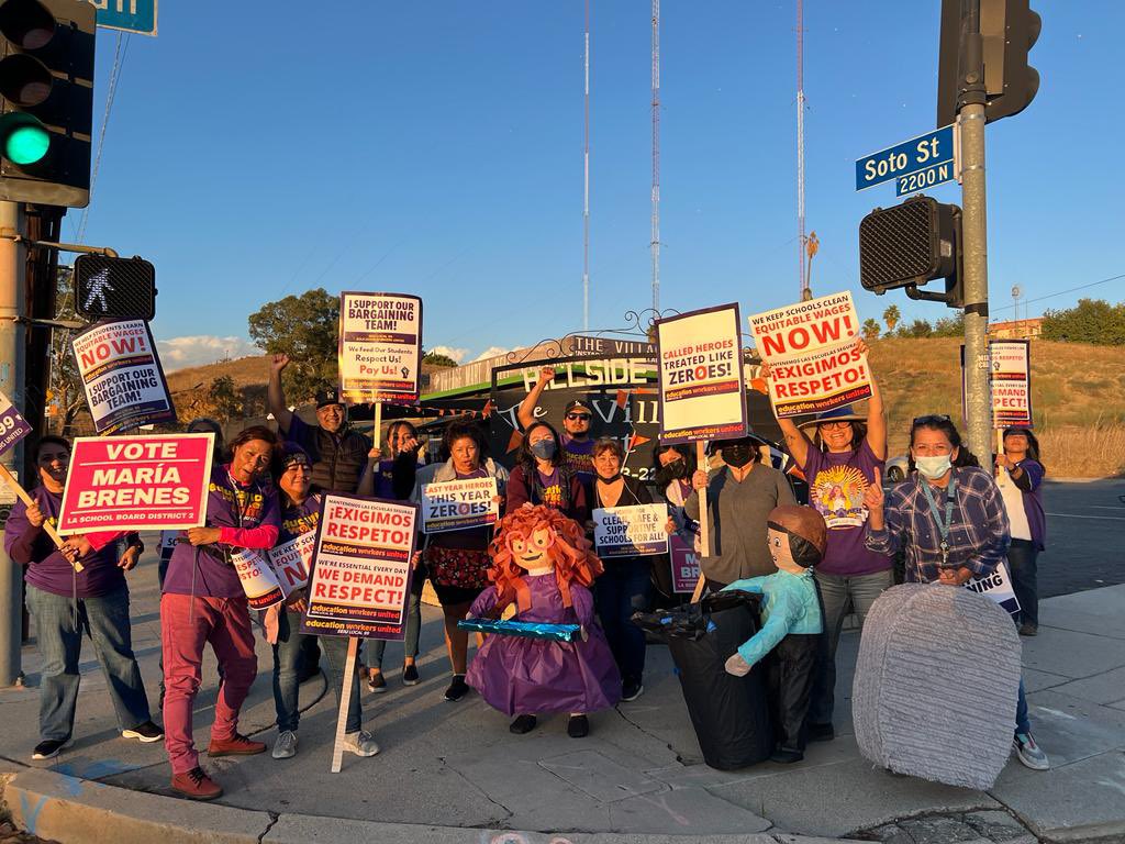SEIULocal99's tweet photo. 📢Sea of PURPLE across #LAUSD Those of us who provide essential student services are overwhelmed! BUT, we will NOT sit back and settle @LAUSDSup 😤#EssentialEveryDay
❌No  FAIR WAGES– NO peace!
❌No STABLE HOURS- No Peace!
❌No RESPECT- No Peace! https://t.co/IllkMT0JcI