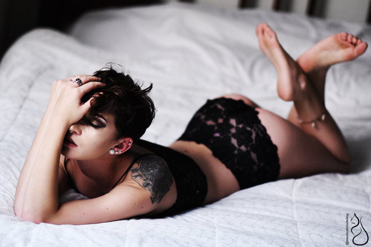 BlackCatModel's tweet photo. I know looks are not everything, but I have them, just in case…
@_theofficial_b
#blackcatmodeling #lingeriemodel #throwbackthursday #beauty #darklighting #bedroom #instagood #lingeriemodel #underwear #intimates #loungewear
#femininefashion #femininelook #femininestyle https://t.co/UkLBuVegp0