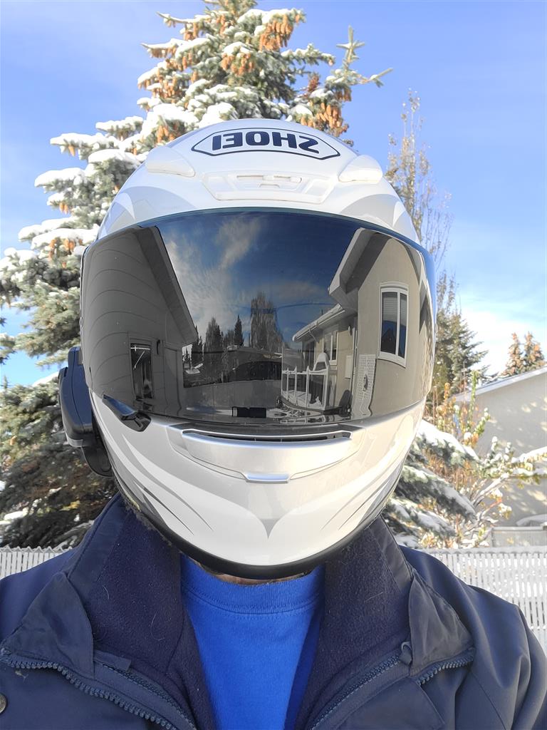 OK, which do you prefer? Clear visor and sunglasses? Built-in retractable sun-visor? A tinted visor? I prefer the internal retractable sun-visor because you can instantly change from one lighting condition to another. <a href="/ab_amss/">AMSS</a> <a href="/visordown/">Visordown</a> #ThinkBike