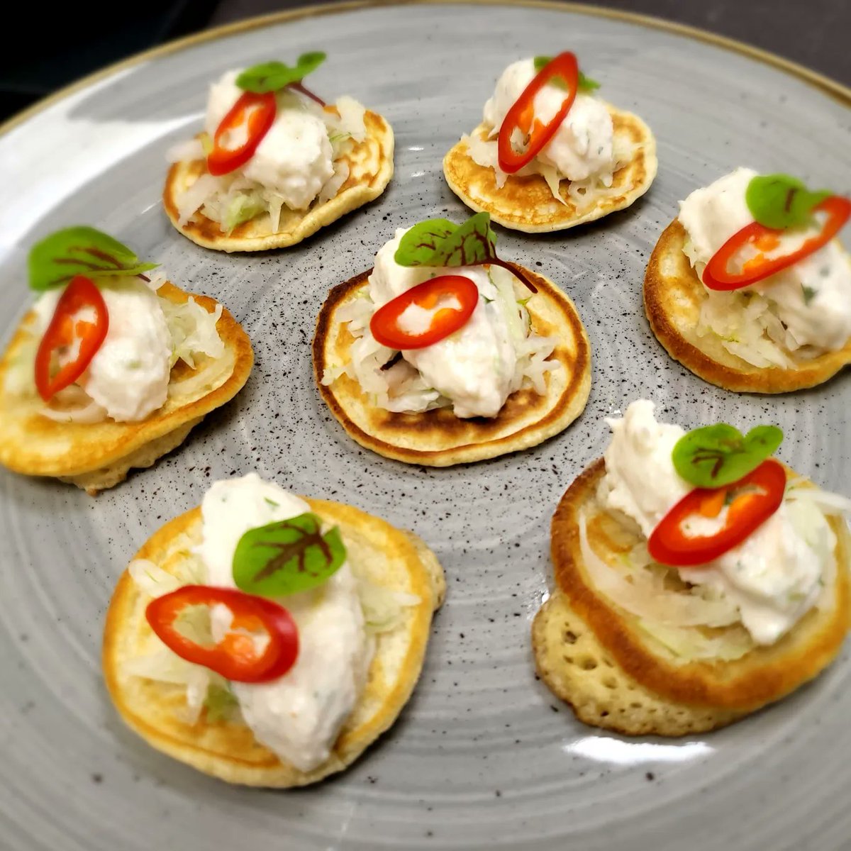 Wharf_Kitchen's tweet photo. Bespoke VIP hospitality for our client? 😏 Absolutely ❤️
#obsessedaboutfood
#viphospitality
#fingerfood
#vipbuffet
#canapesbuffet
#welovethisbusiness
#teamworkmakesthedreamwork
@baxterstorey https://t.co/bQAU5UcSOa