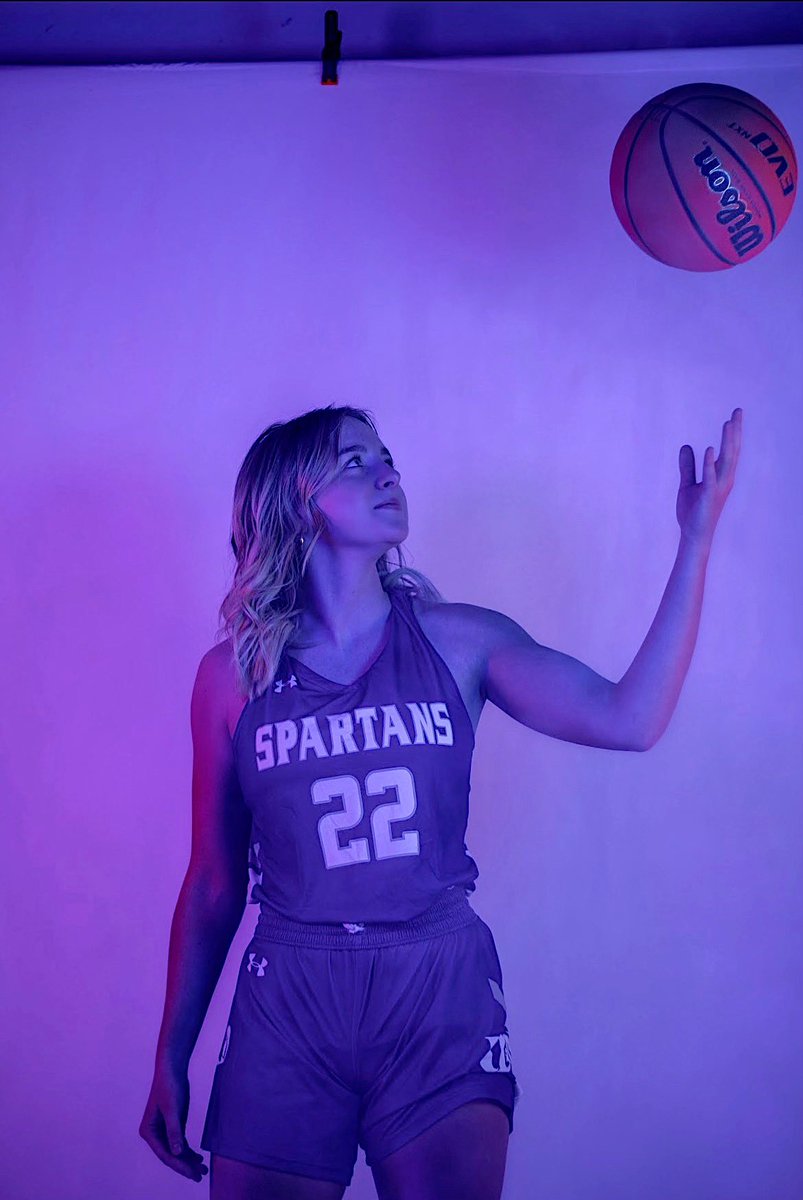 mmonge69's tweet photo. Guess who starts playing again next week @madison_monge @UD_WBB https://t.co/bedhkzgnga