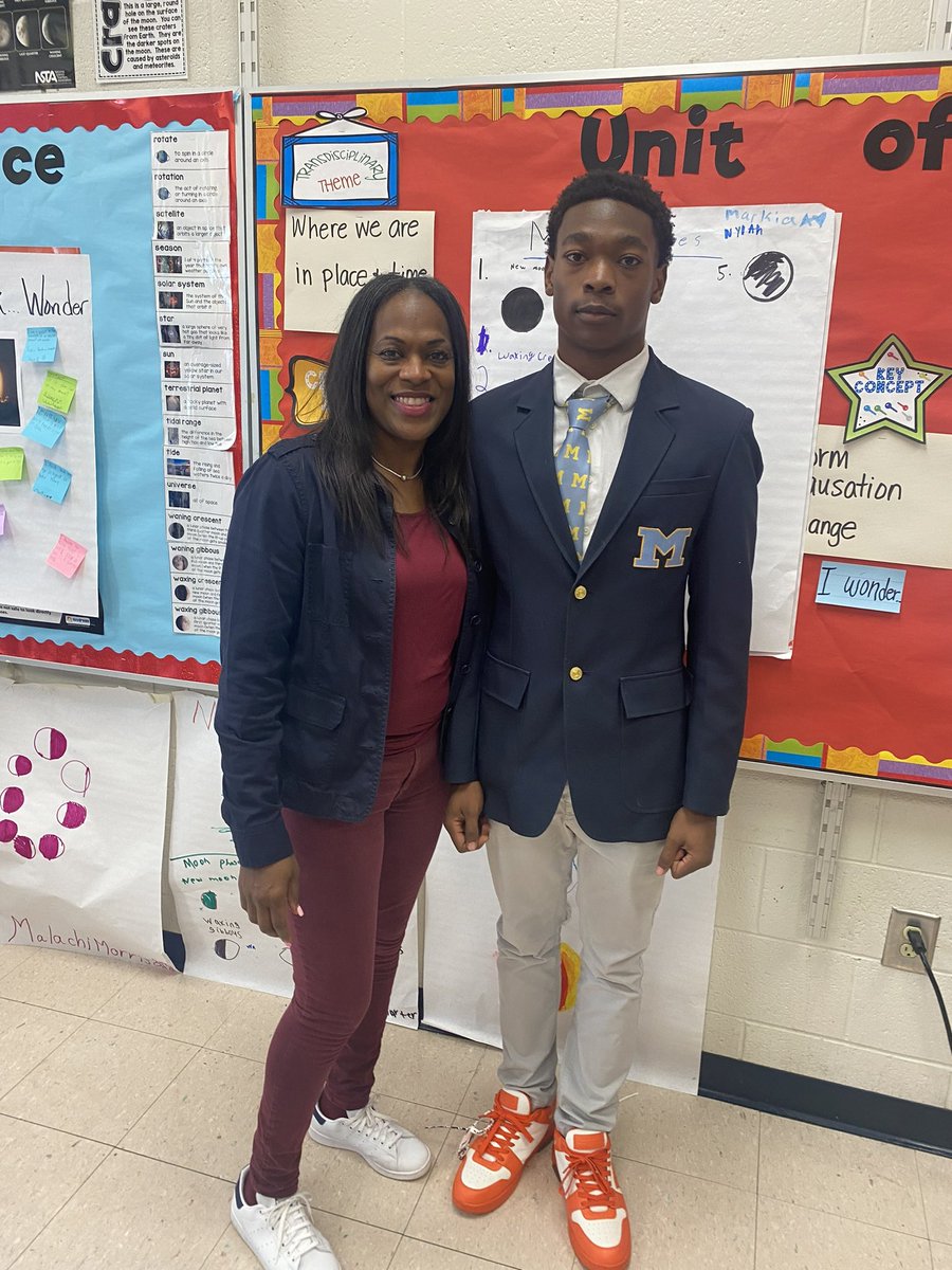Math_ismyJAM's tweet image. What an  A’MAYS’ing day!!  My @IB_BEMays  #scholarAthlete @apsupsdate @BEMays