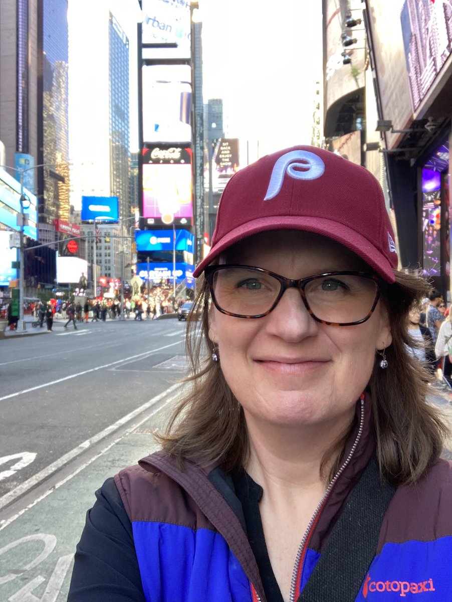 julieoack's tweet photo. Ready to cheer for the Phils from NYC tonight! (And attend my first work conference in years.) #lmane22💎#LISIatLMA #LISI #phillies https://t.co/BnnyQ0TeP7