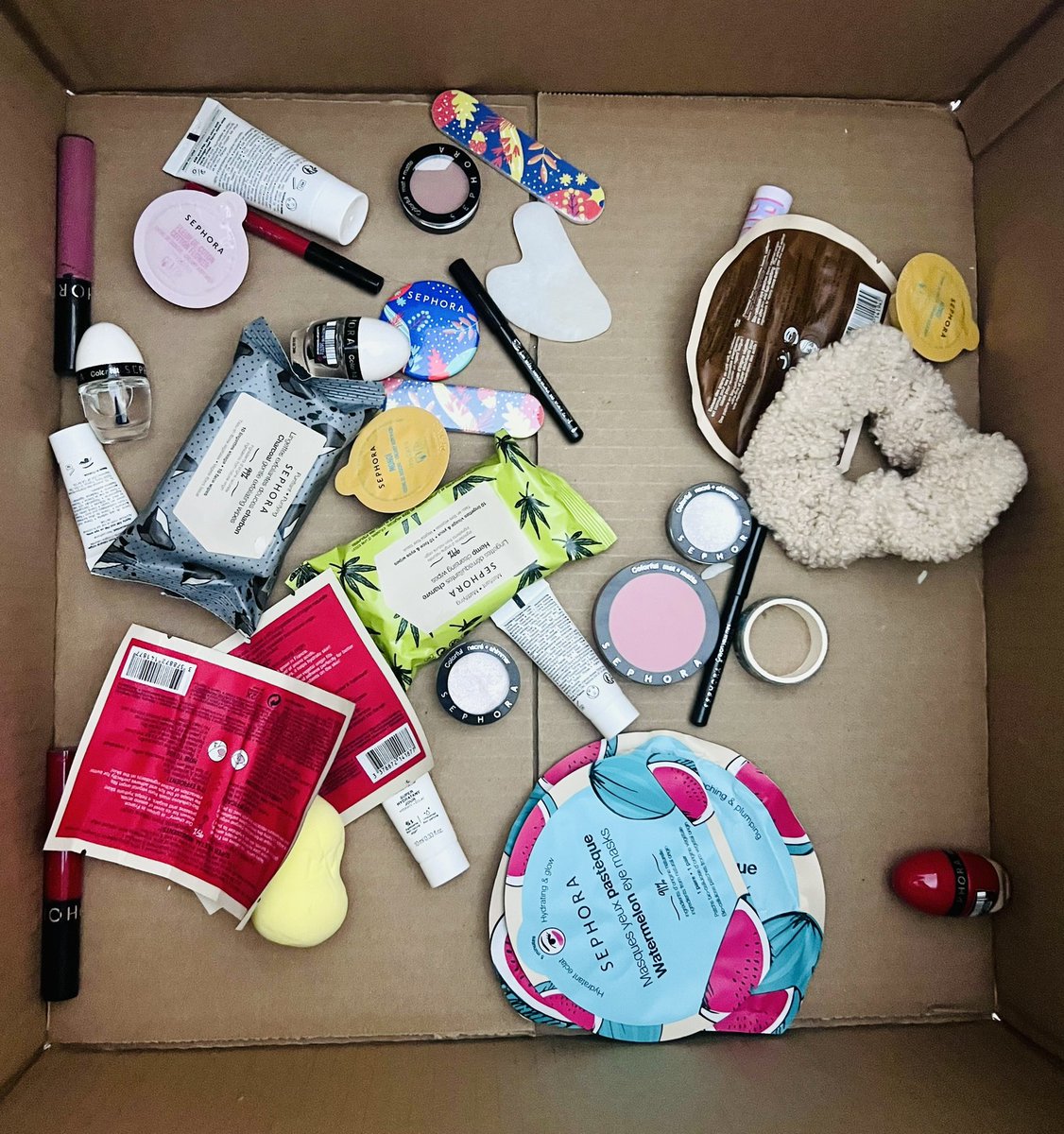 AlexRyanBeauty's tweet photo. I gathered up everything I got in the Sephora Advent calendar. These items cost $70 with a total value of $177…🥲 https://t.co/lOeixgTtvL