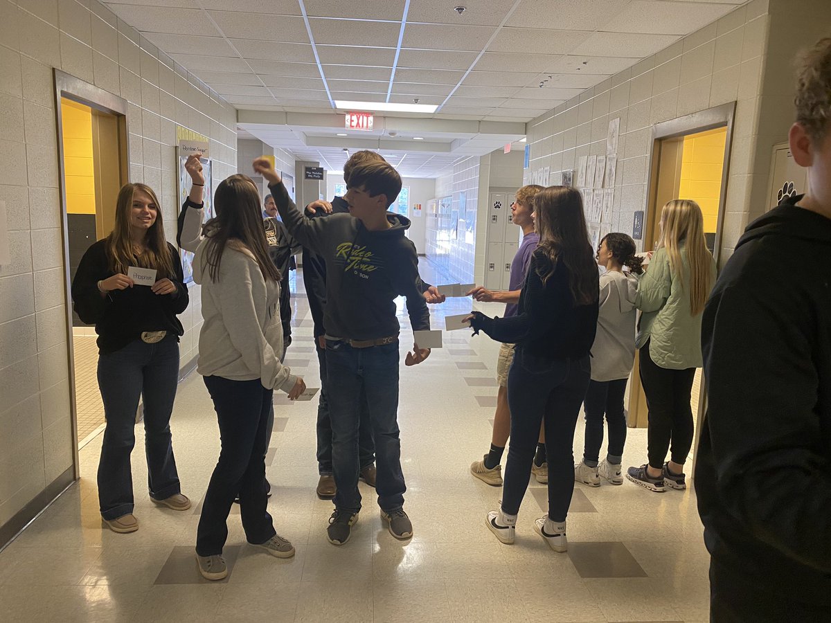Igoscience's tweet photo. Assessing student knowledge doesn’t have to be a test!  Adv.Biology Ss constructing a human DNA model using index cards labeled with basic info- amazing to watch the “click” when everything fallsinto place! @TCBOE_FHS @TCBOE_FHS @NathanKPrather @MrsBCubed @kwhiteFHS @AMSTI_UM https://t.co/F9saEltrUU