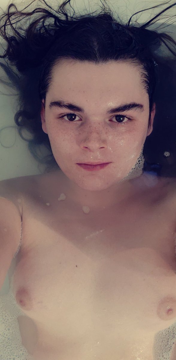 BiteMe_Not2Hard's tweet photo. More bath and after bath pics, these are from last night ๐ no filters this time ๐ณ #bath #wet #boobs #lookingatcamera #bubbles #boobs #tits #smallboobs #trans #mtf https://t.co/GF0w1KsaoV