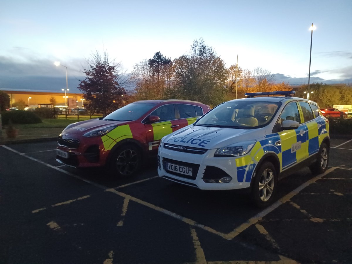 WellesbournCops's tweet photo. PCSO Allen has been on joint patrols this evening with @WarksFireRescue to tackle anti-social behaviour and arson hot-spots ๐ฅ (pardon the pun), and locations that may be targeted in the future.
#ASBIT #OneTeamโฏโฏโฏ #ArsonReduction #CommunityPolicing
^6337 https://t.co/JzYawCqkLk