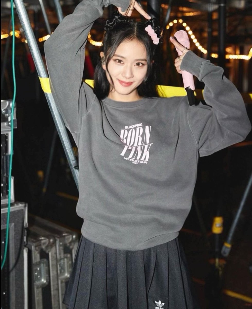 supportjensoo's tweet photo. • NETIZENS REPORT

voten en los dos links seleccionando la ☑️ de jisoo y comenten sus ss + los tags 

🔗: https://t.co/h0mbzO54pb
🔗: https://t.co/ITbWgvAUr1

I vote #JISOO of #BLACKPINK      for #NETIZENSREPORT as Asian Celebrity of the Year #ACOTY2022 @thenreport https://t.co/CZEIzQ4EM7