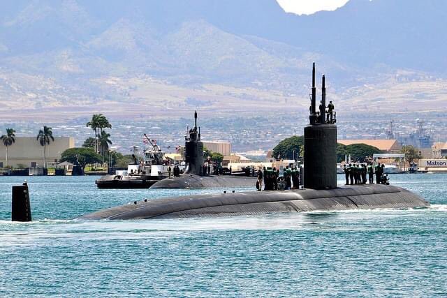 Throwback Thursday (2013): USS Tucson (SSN 770), foreground, passes USS Hawaii (SSN 776) as Tucson departs Joint Base Pearl Harbor-Hickam in 2013.
📸MC2 Steven Khor
#TBT #PacificSubs #Submarines #USSTucson #USSHawaii