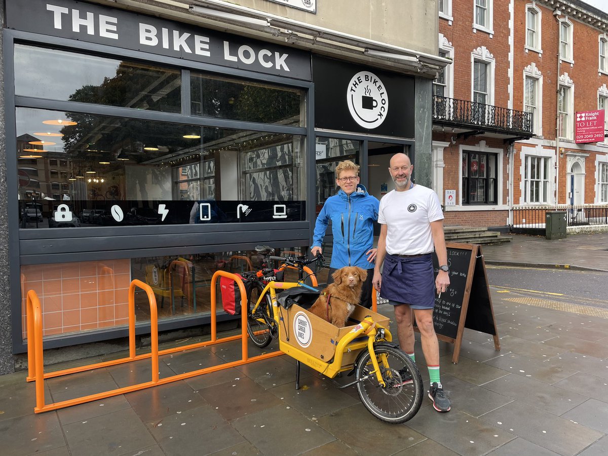 Some great visitors today….including our first dog on a cargo bike 😃#everyone welcome 🙏 ….@cdfcargobikes