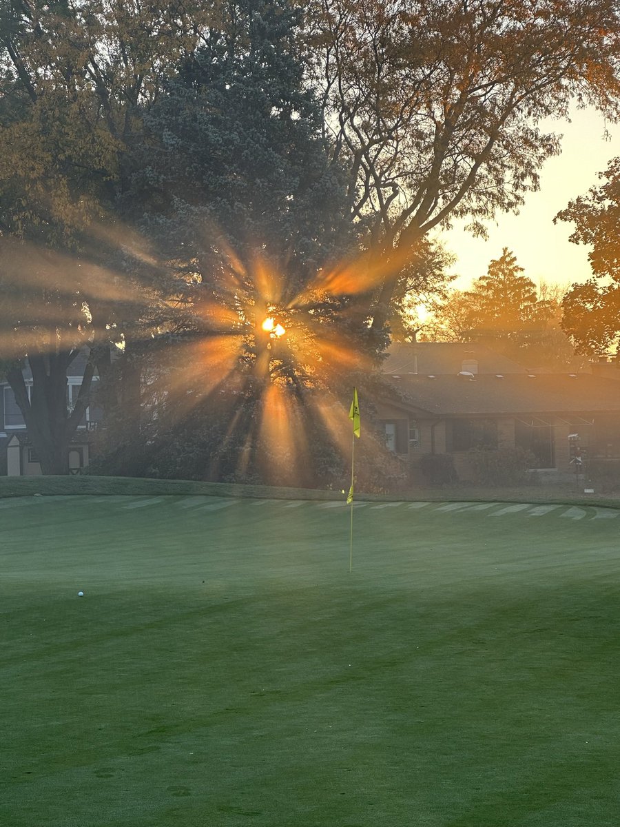 MtProspectGC's tweet photo. "Keep your face to the sun and you will never see the shadows." ⛳️.
.
.
#golf #mtprospect #mpgc #illinoisgolf #chicagogolf #mtprospectgc #golfforeever #golfcourse #golflife #golflife #golfseason #sun #sunshine #sunrise #sunquotes #sunrise_sunset_photogroup #sunrisechicago https://t.co/CXJz1qLzcE