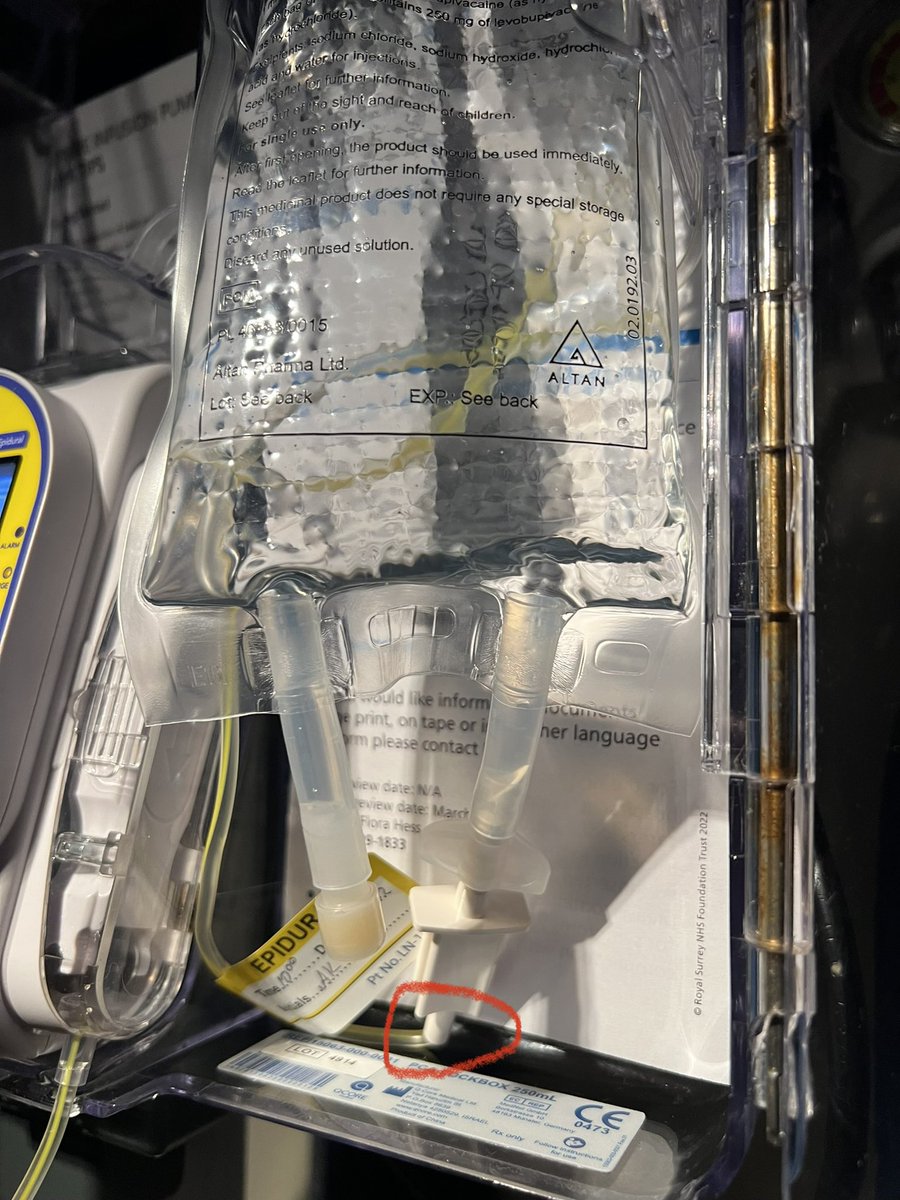 kayur_patel's tweet photo. Pump alarming for occlusion. New epidural bags that donβt quite fit. π€·π½ββοΈ #anaesthesia #oncallproblems https://t.co/q1csmjhueq