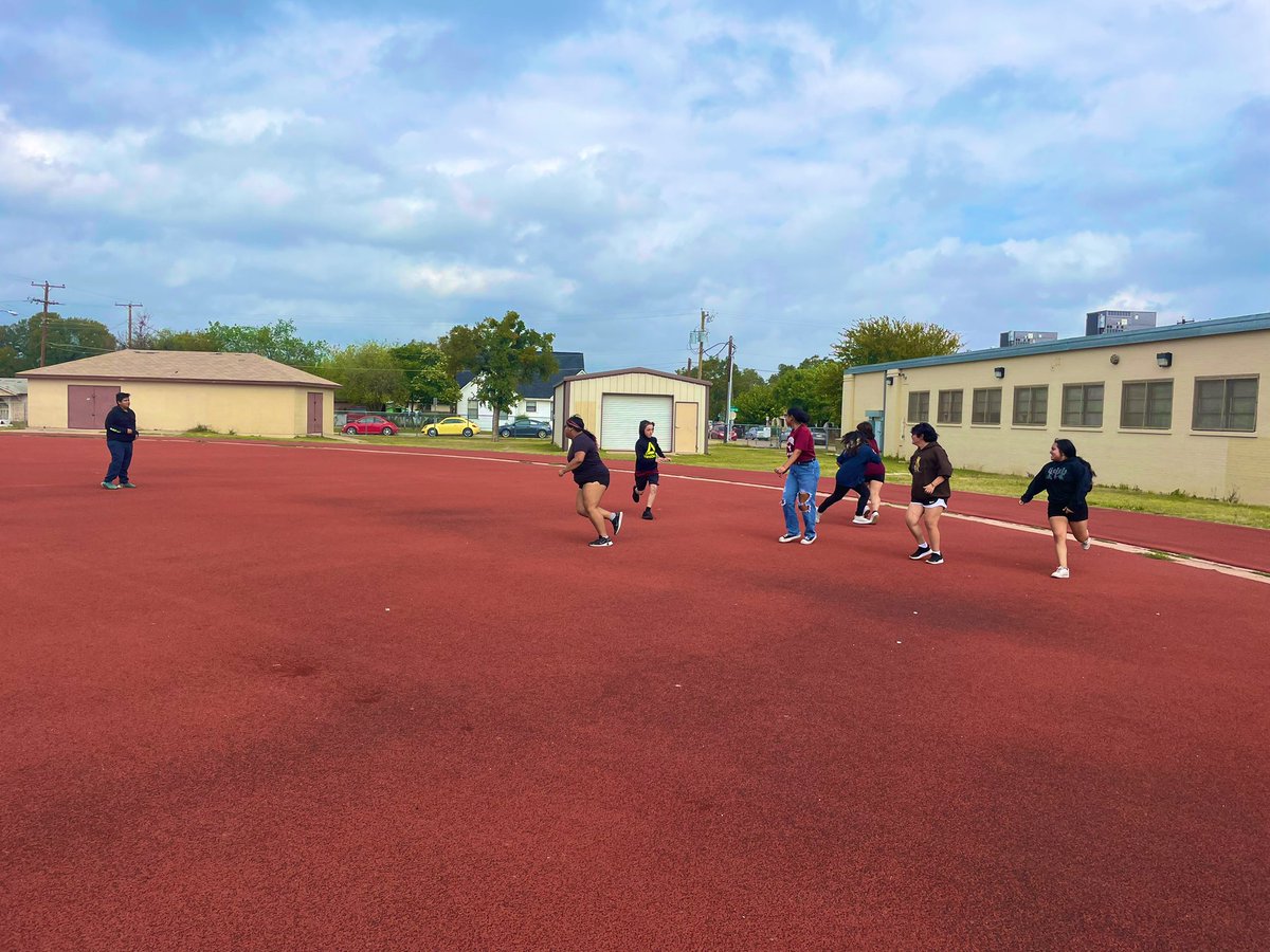 NSHSsteerTennis's tweet photo. Todays off-season workout- Freeze tag! #PracticeIsFun https://t.co/imsod25jto