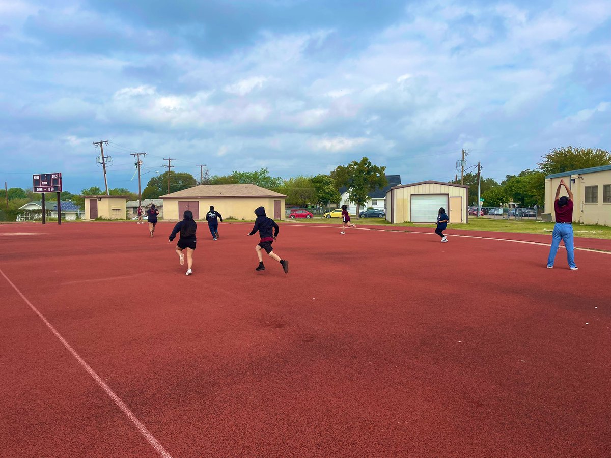 NSHSsteerTennis's tweet photo. Todays off-season workout- Freeze tag! #PracticeIsFun https://t.co/imsod25jto