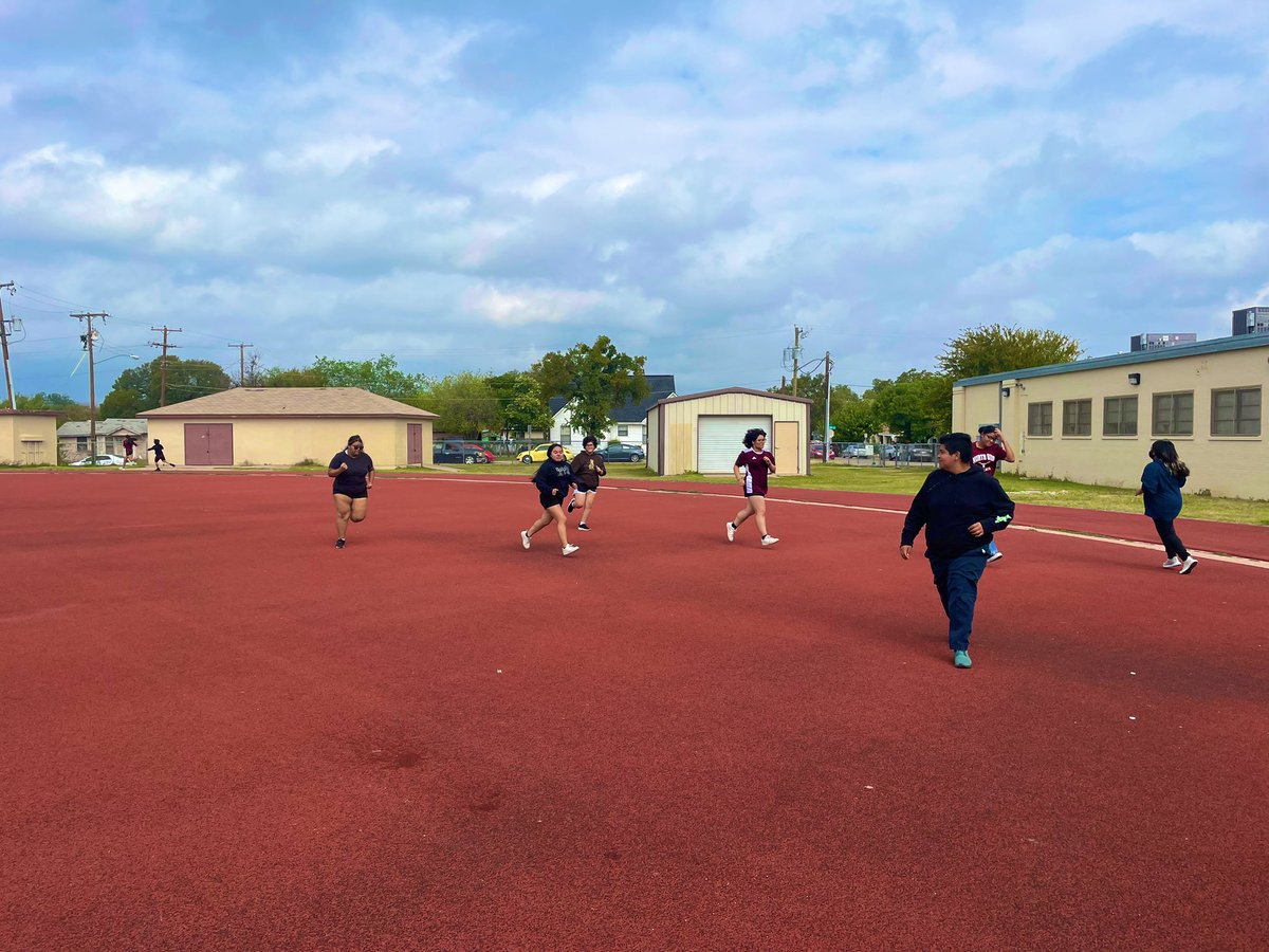NSHSsteerTennis's tweet photo. Todays off-season workout- Freeze tag! #PracticeIsFun https://t.co/imsod25jto