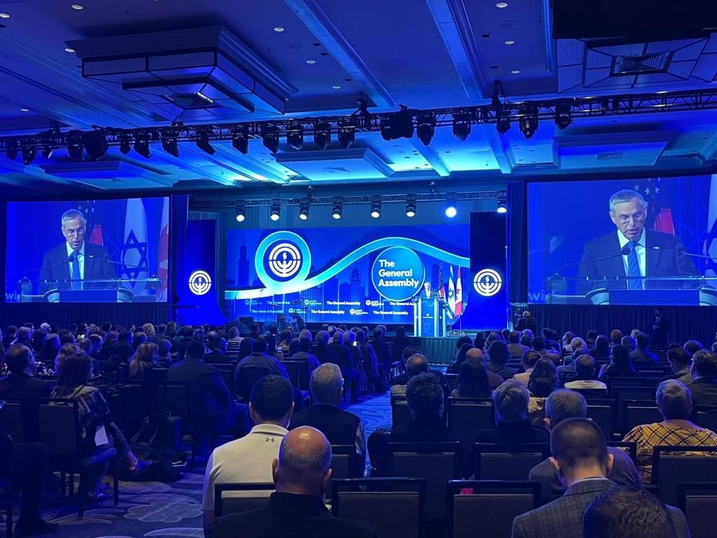 AmbHerzog's tweet photo. Just wrapped up a productive and illuminating trip to Chicago. I was honored to deliver the keynote speech at the #GeneralAssembly22 of @jfederations, where I discussed the importance of the relationship between Israel and the American Jewish community and ways to strengthen it. https://t.co/b2lmOr37AZ