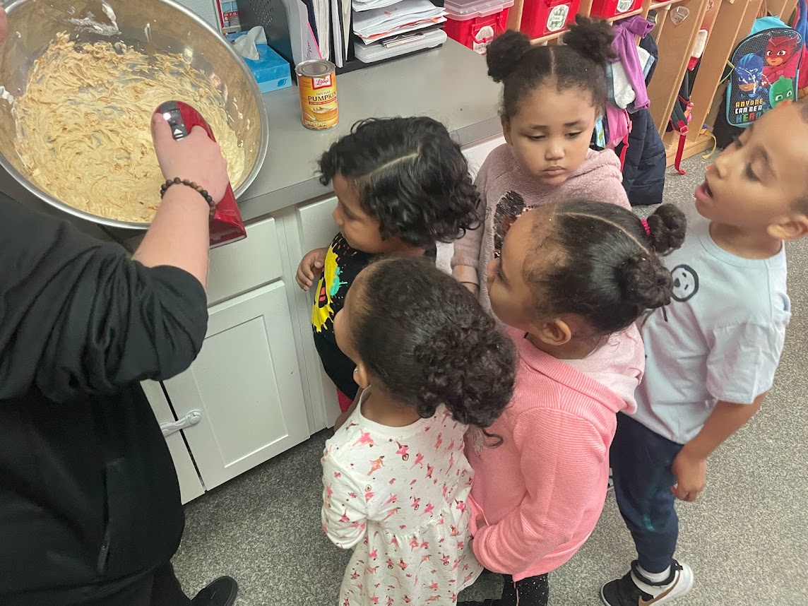 LVCConline's tweet image. Beautiful autumn day, leaves🍂falling all around! Ms. Sheri's #PreKCounts students-LVCC's Judith Chase ELC #Allentown-played outdoors &amp;amp; learned to make pumpkin pie dip. Yum😋! #jumpingintheleaves🍁 #fallactivitiesforpreschool #preschoolmath