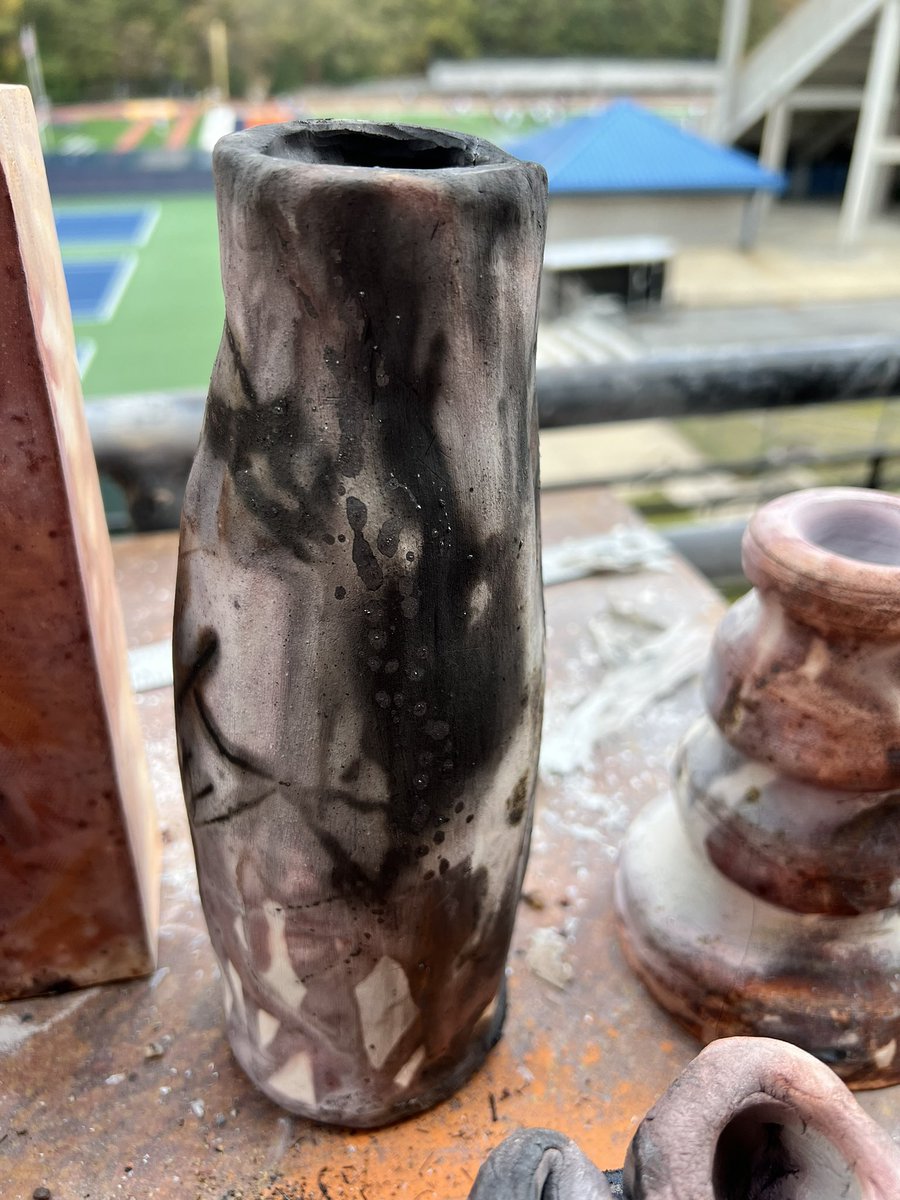 artwithmrs's tweet photo. Some Thursday afternoon alternative firing processes #sagger #lowfire #gasfiredpottery #experimentation #artmatters https://t.co/nvgpxWZrbK