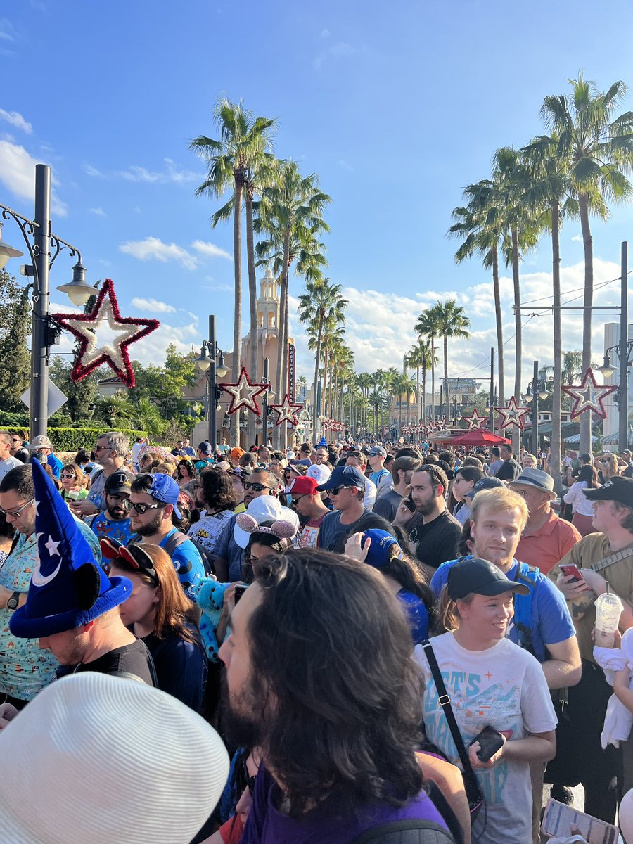 ZeinabOBriant's tweet image. Fantasmic line opening night
