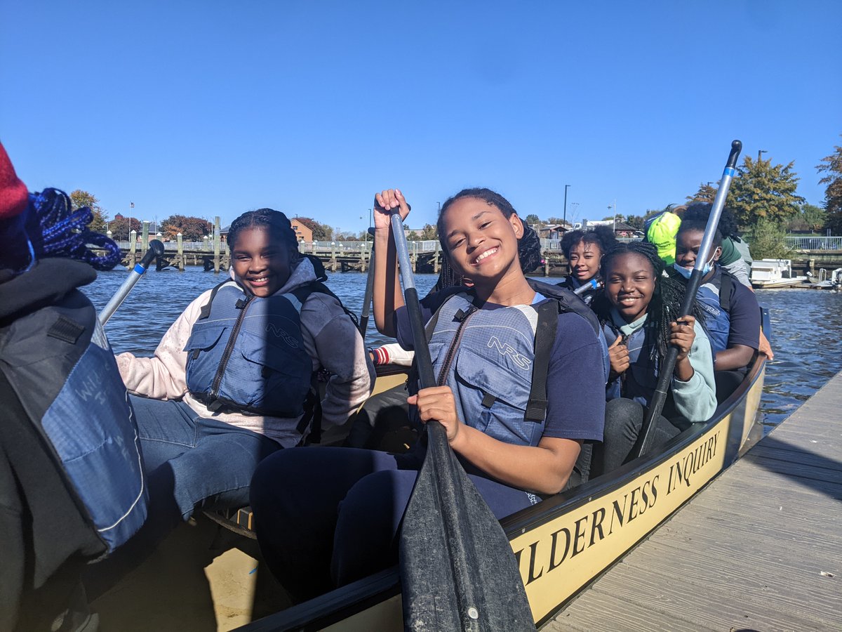 Wrapping up on the East Coast, #Canoemobile was in D.C. paddling on the Anacostia River w/1,000+ students & community members! Thanks to @NatParkTrust @BlueStarFamily @NatureValley @thomsonreuters @WinnebagoInd @usfs_r9 Nat. Recreation Found. w/@TomsofMaine #FSUrbanConnections