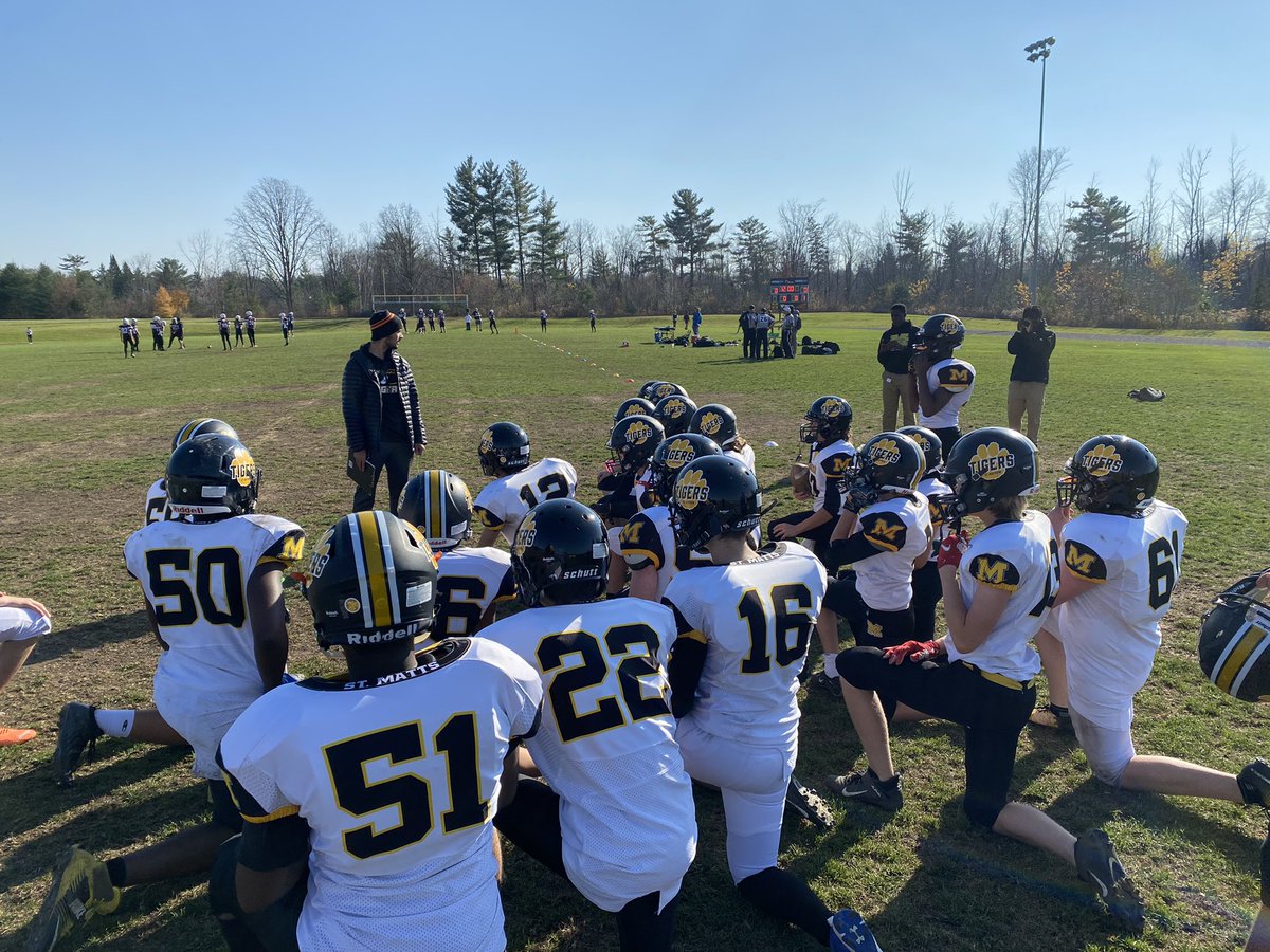 Junior varsity football is going to the FINALS! Solid win at home. We got one more boys! @CapoOttawa @FballStmatts #ocsb 🙏🏆