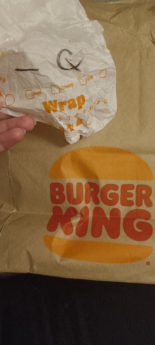 Inmica90's tweet photo. Gracias a @burgerking_es por indicar que no llevaba queso en el wrap que sí lo llevaba. Cuidando a las personas con alergias alimentarias. #nóteselaironía https://t.co/GByzftTSnm