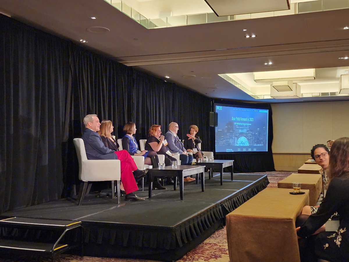 aaaand we're live!! Happy to be here at the opening keynote for the <a href="/LMANortheast/">LMA Northeast Region</a> conference in NYC.

#LMAmkt #LMANE