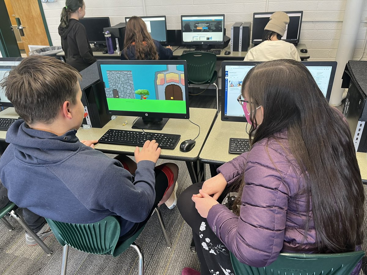 OlympusTSA's tweet photo. Olympus Students working on TSA projects!! @UtahTSA @Olympus_High @EvergreenJunior @UtahCTE @GraniteSchools #OlyTSA #tsa #nerds #technology #technologystudents #students #fun https://t.co/xLClPDcZIk