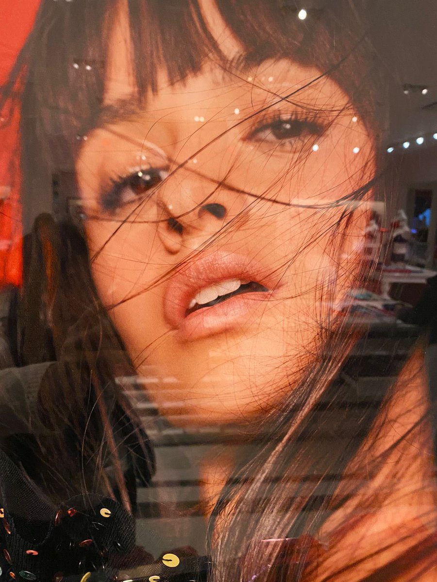 ccabelloasia's tweet photo. Victoria’s Secret at Los Angeles, featuring Camila’s new promotional posters/pictures for VS Bombshell Magic campaign! Congrats, once again Baby C! #LikeABombshell #VSPartner 🪄✨ https://t.co/wrcbkzevx3