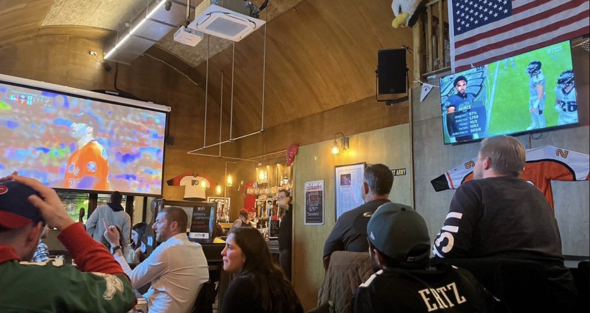 nese_cup's tweet photo. Too much to handle right now… 😫 but grateful to find a phillys fan safe place across the pond @ 2am.  #flyeaglesfly #RingTheBell #Eagles #Phillies https://t.co/qr5bSJ270k