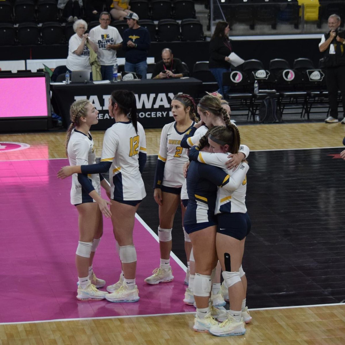 Madison03b's tweet image. the most unforgettable senior season! 
thank you riv vb for the last 4 years, I’ll forever miss this sport &amp;amp; program&amp;lt;3