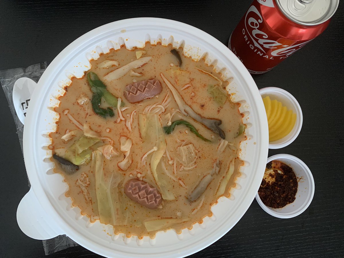 yevliii's tweet photo. Having Maratang stew~~ 😋#lunchie #Koreatrip #vacation https://t.co/xBnRJxNNIJ