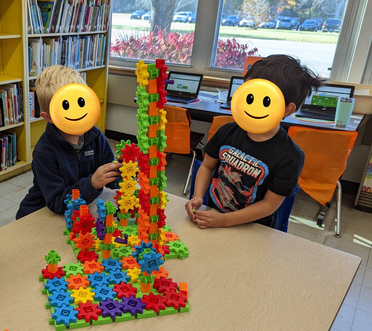 GayheadLibrary's tweet image. Kindergarten and 1st grade Library Classes at Gayhead Elementary learned about gears, teeth and grooves. Students showed what they learned by building gear trains.
@WCSDEmpowers 
@ASchout10 
@GayheadWCSD