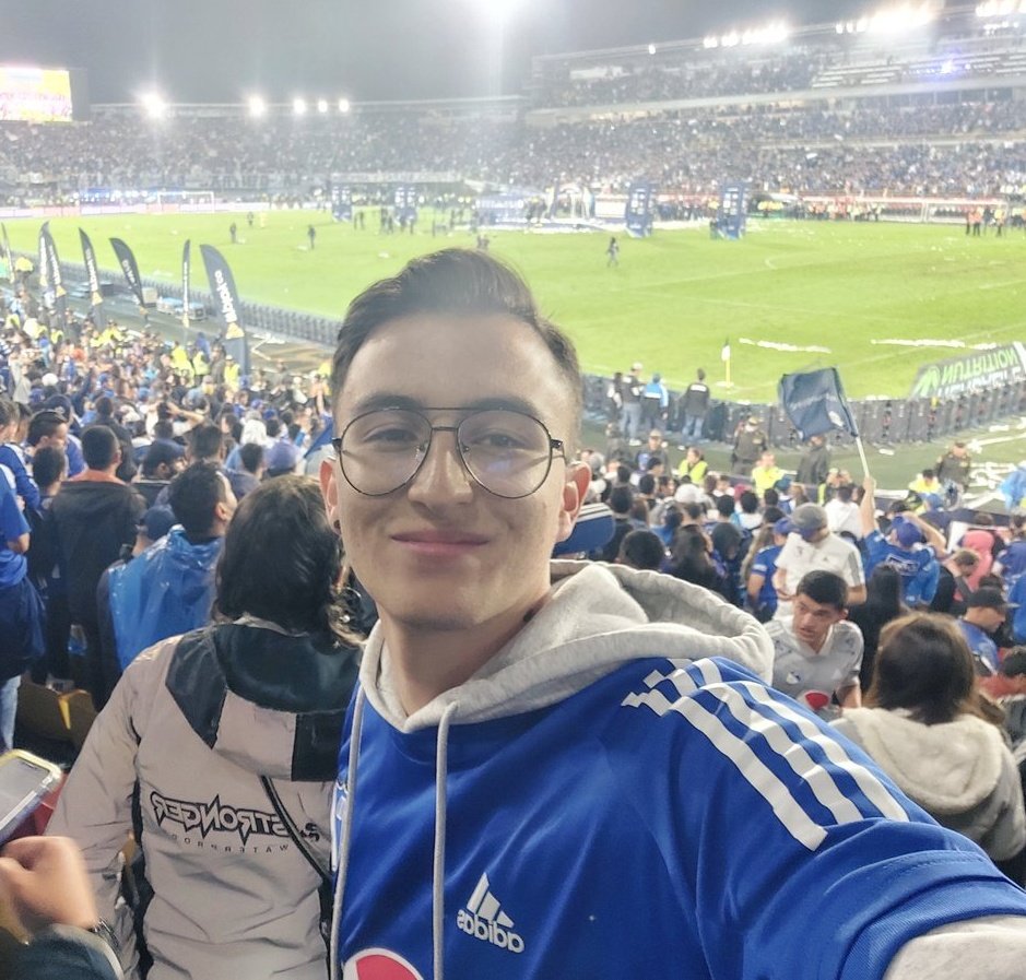 SSS_promises's tweet photo. En la copa del 2011 llore porque Millos quedo campeón de copa y yo no conocia el campin, entonces mi abuelo👴 me regalo la boleta para el siguiente partido por liga. Anoche al verlo dar la vuelta mi niño interior volvia a llorar pero de felicidad. Gracias @MillosFCoficial https://t.co/hlfCrZbozZ