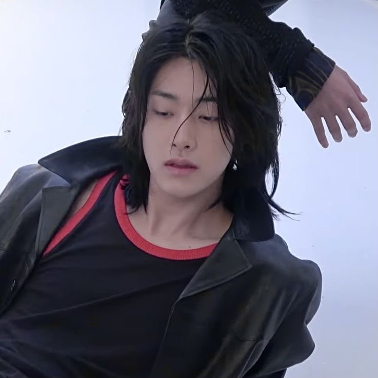 beeswoo's tweet photo. for @yonghaalovr because i miss you and i keep getting wei tiktoks on my fyp and i can only blame you 

last picture is making me feel a certain way 🫣 can i borrow him for a little while? 👀 https://t.co/AgZTRNxtgt