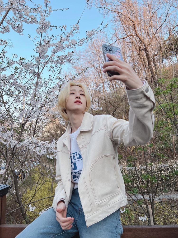 beeswoo's tweet photo. for @yonghaalovr because i miss you and i keep getting wei tiktoks on my fyp and i can only blame you 

last picture is making me feel a certain way 🫣 can i borrow him for a little while? 👀 https://t.co/AgZTRNxtgt