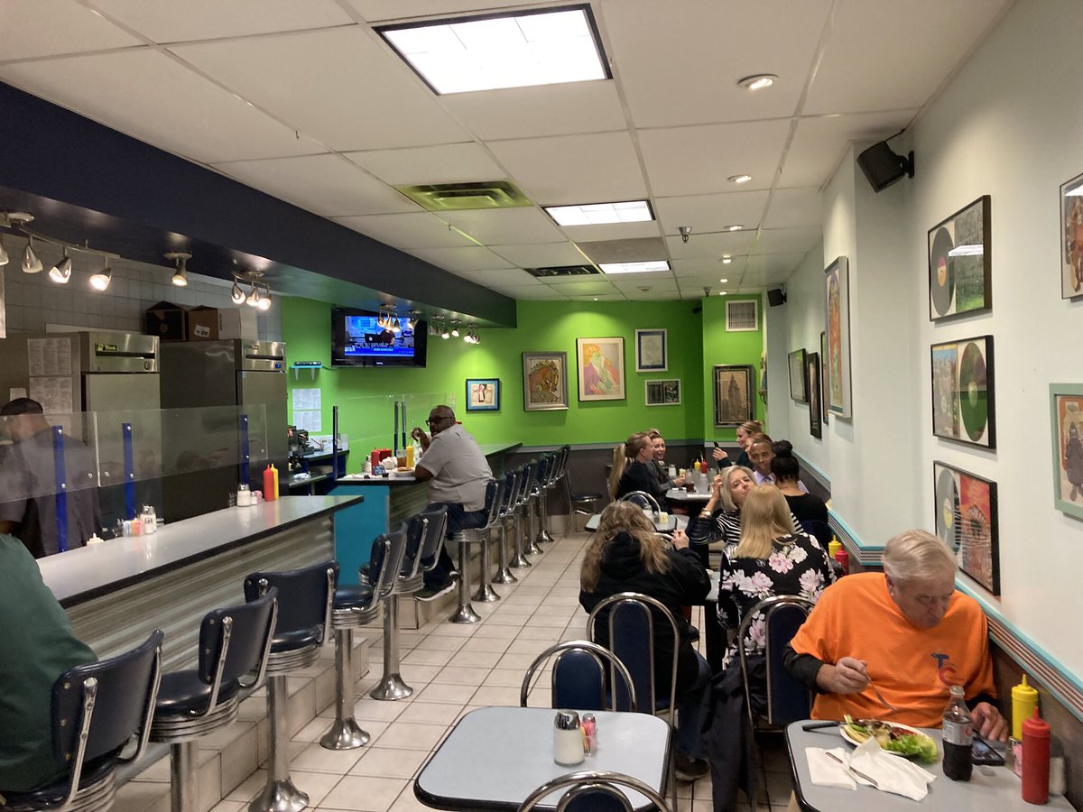 SkrticX's tweet photo. Mike and Dee’s Diner. 629 Euclid Ave. 1st Floor. #Cleveland  #downtown #MatzoBall Photos: October 5, 2022. https://t.co/WnDIaWhaHF